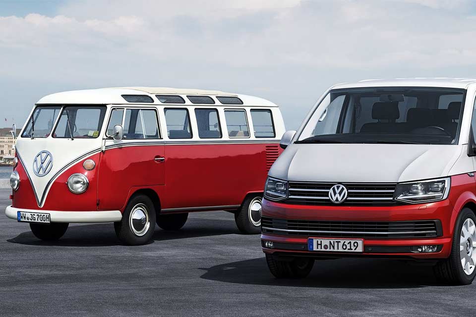 Volkswagen biler i rød og hvid