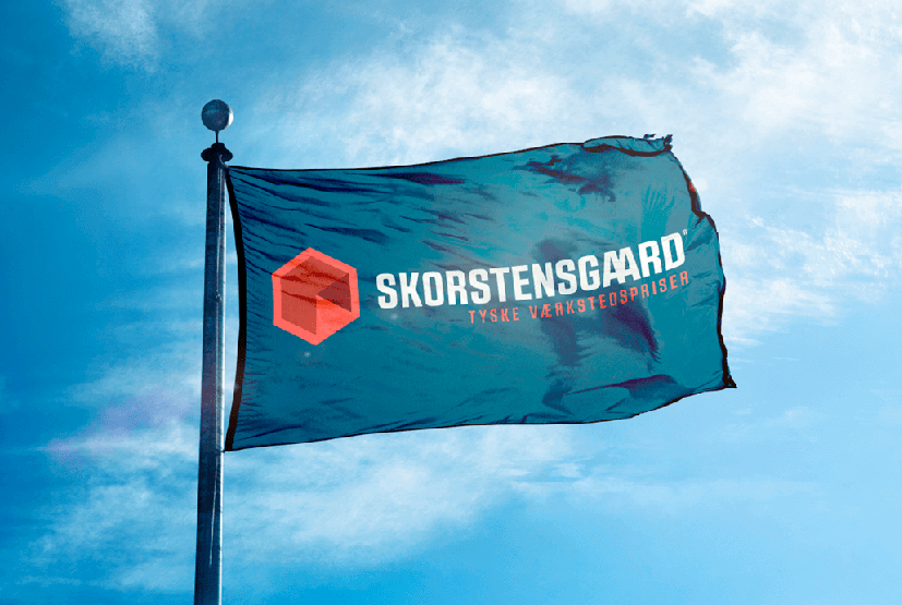 Flag ved Skorstensgaard facade